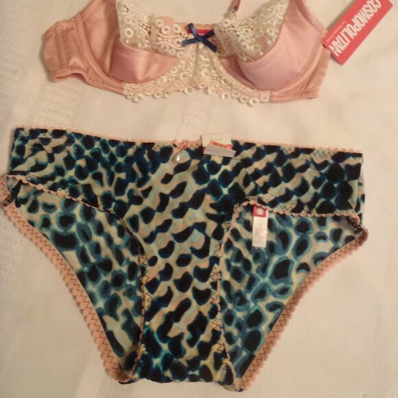 COSMOPOLITAN 32A Quartz Pink Underwire Bra Small Snake Print Hipster Panty NWT - Picture 3 of 3